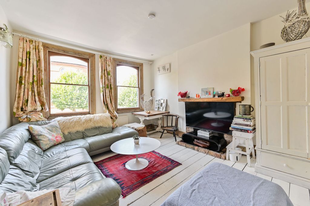 Property photo 2 of 12