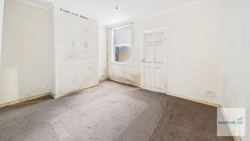 Property photo 3 of 11 Cam03663G0-Pr0305-Still002