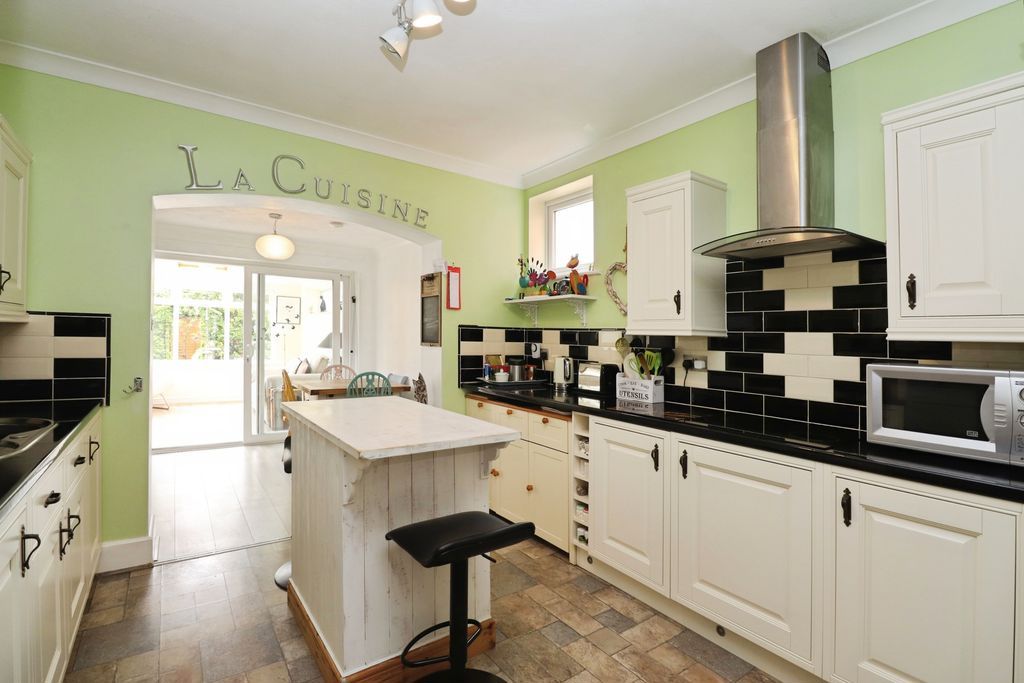 Property photo 3 of 16 Photo 1