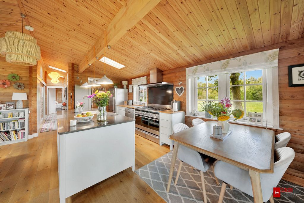 Property photo 1 of 33