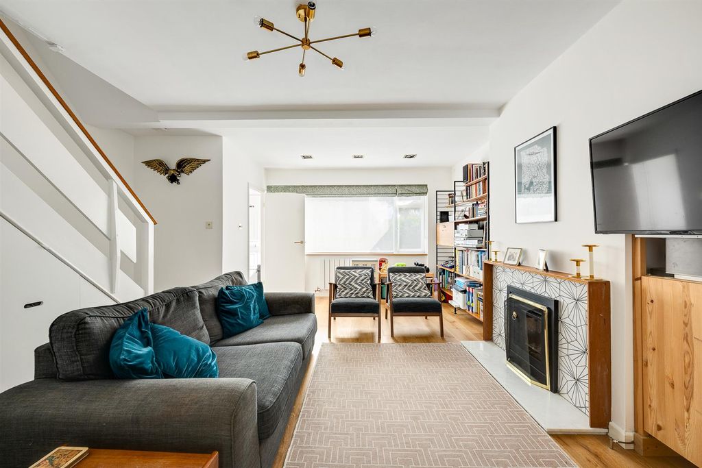 Property photo 2 of 15 Lounge