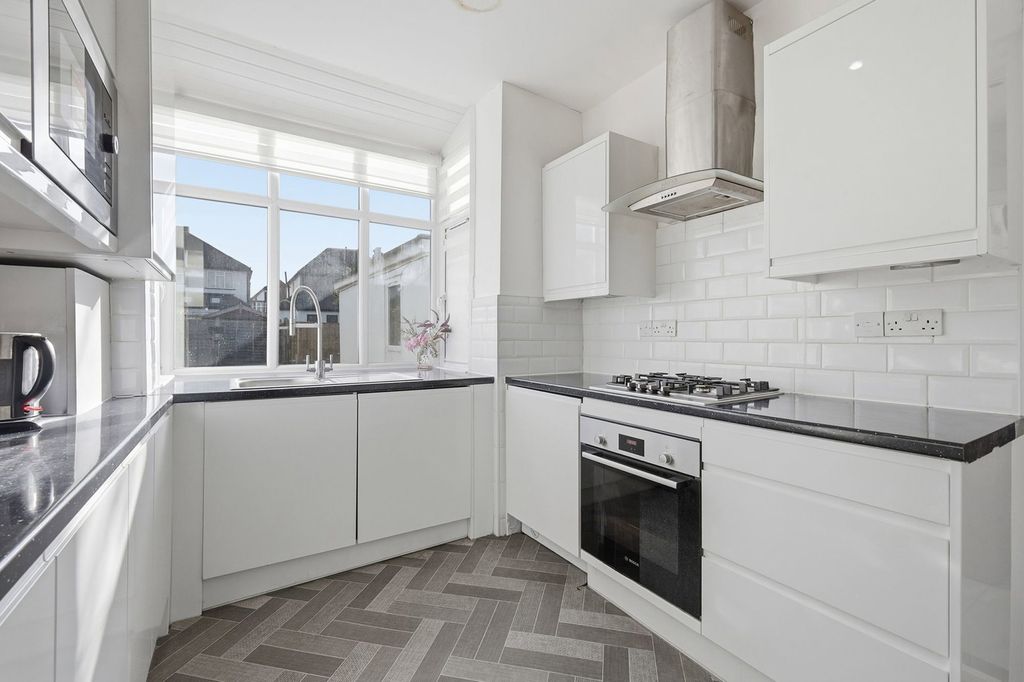 Property photo 2 of 38
