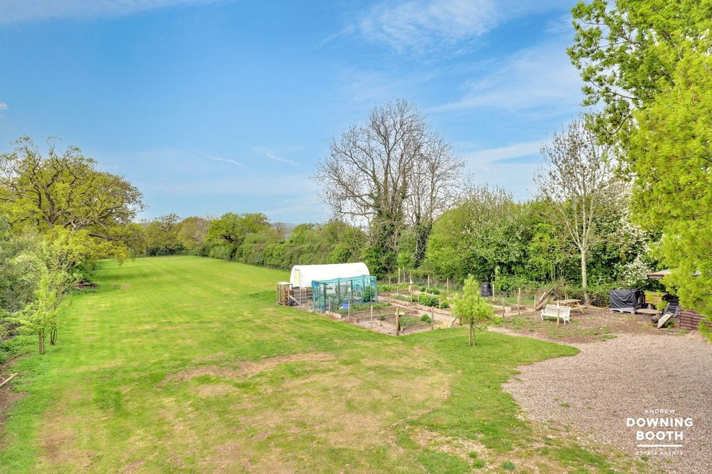 Property photo 2 of 33