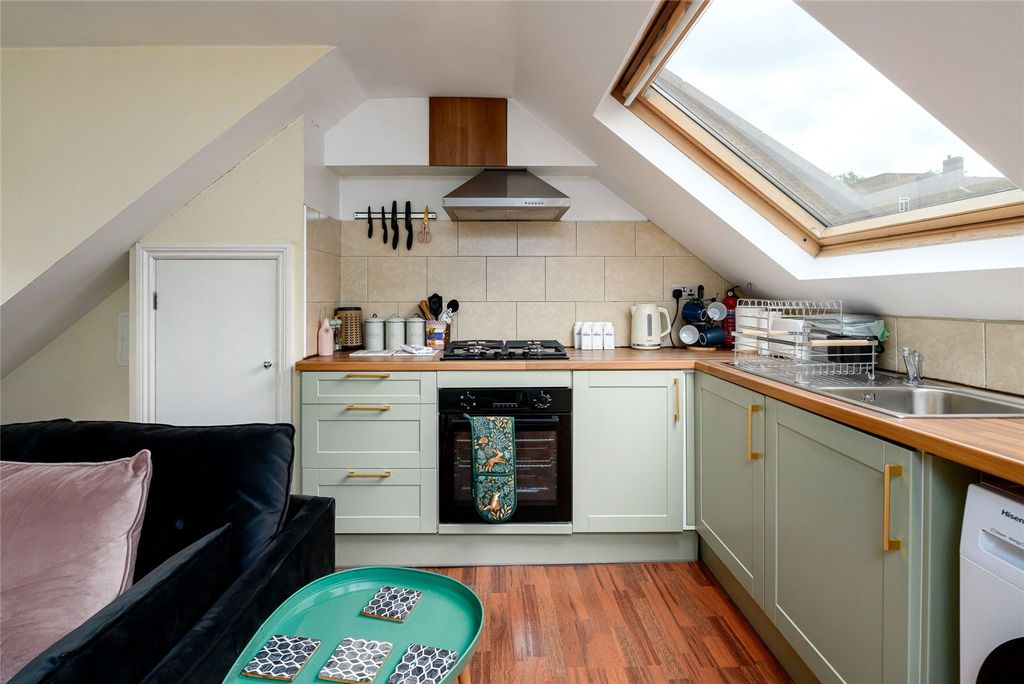 Property photo 3 of 10 Kitchen