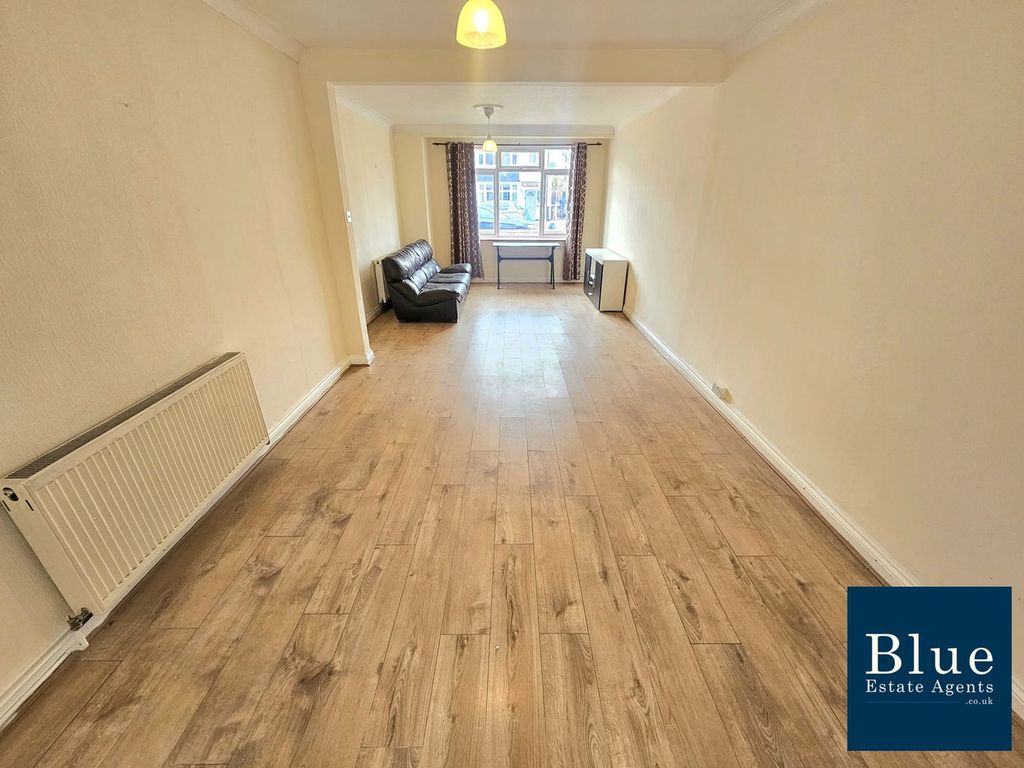 Property photo 3 of 14 Through Lounge