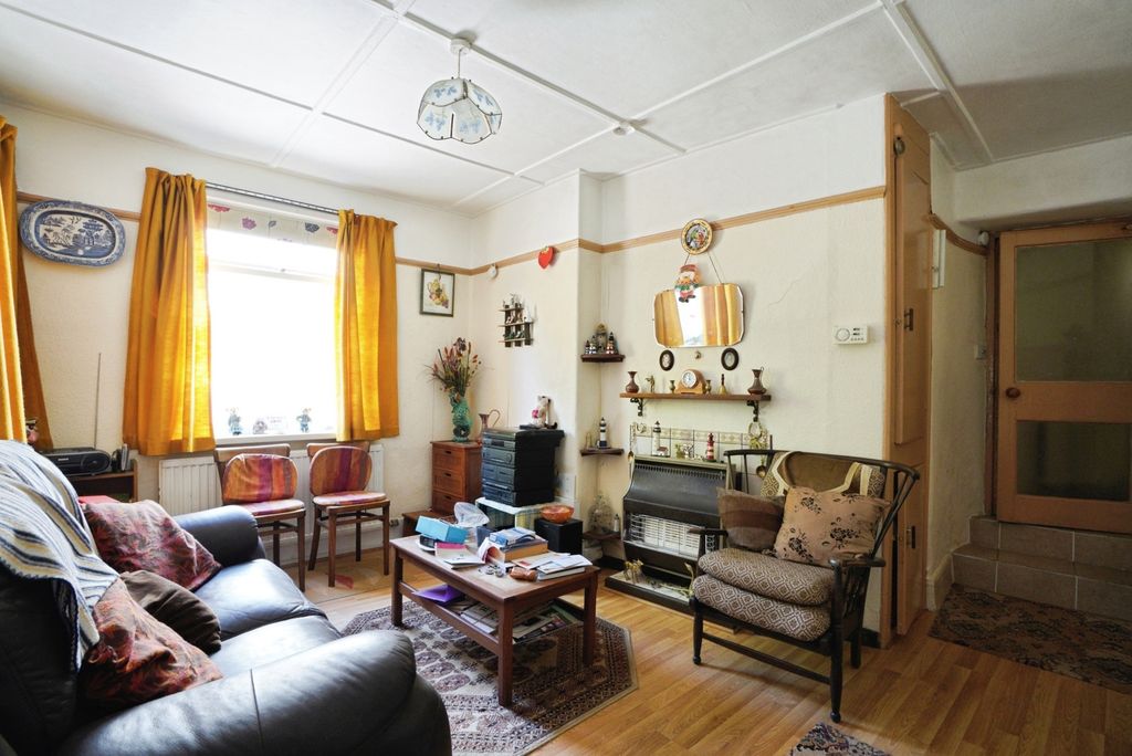 Property photo 3 of 17 Photo