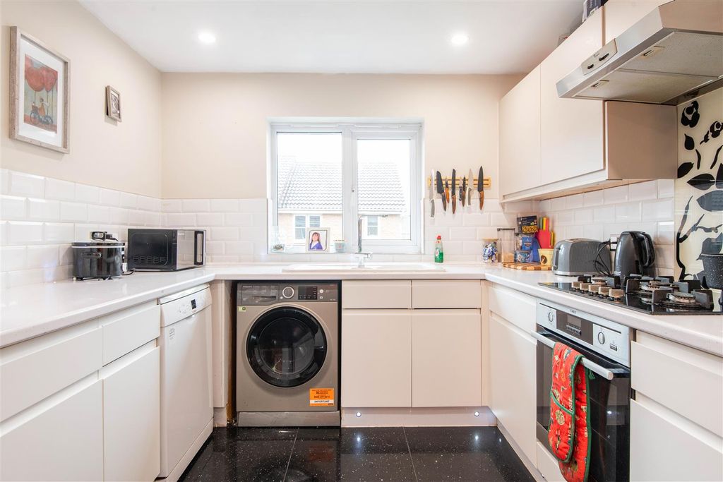 Property photo 3 of 13 Kitchen