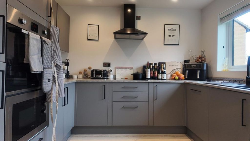 Property photo 2 of 8