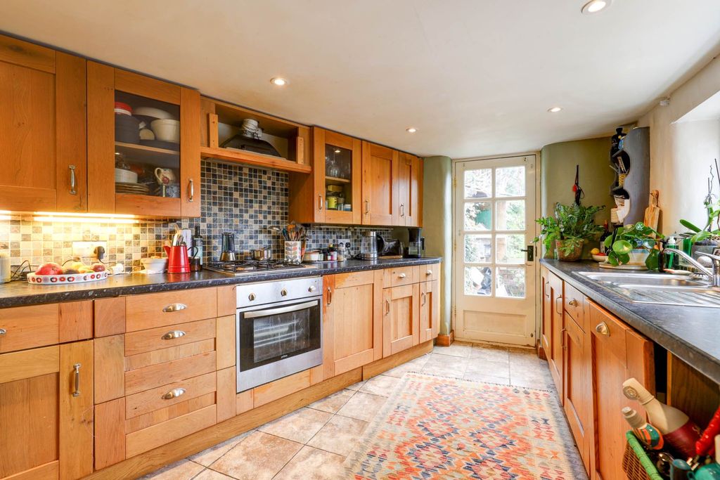 Property photo 2 of 13