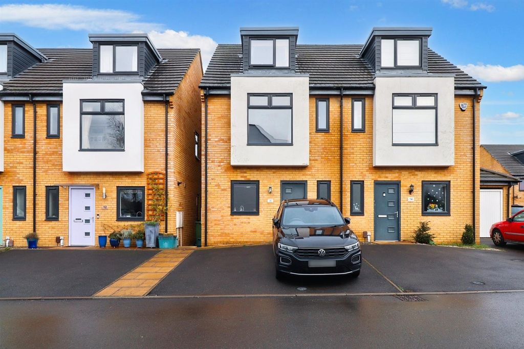 Property photo 1 of 28