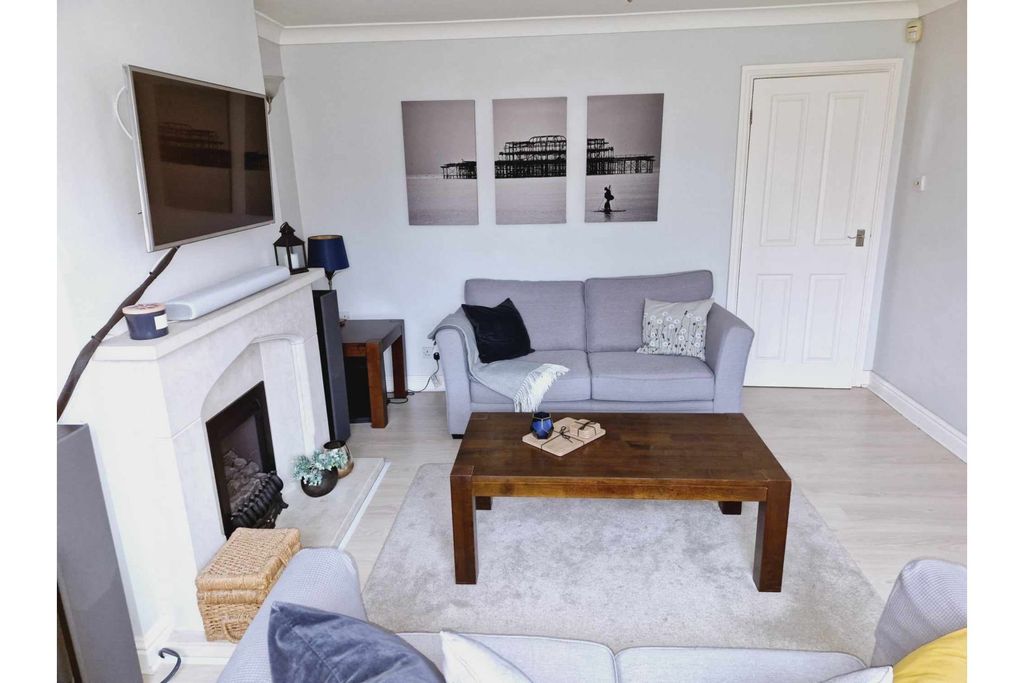 Property photo 2 of 20