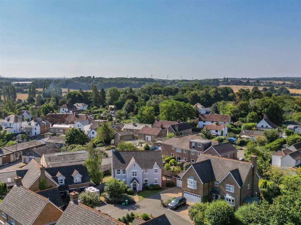 Property photo 2 of 27 Hogs Orchard Swanley Village2.Jpg