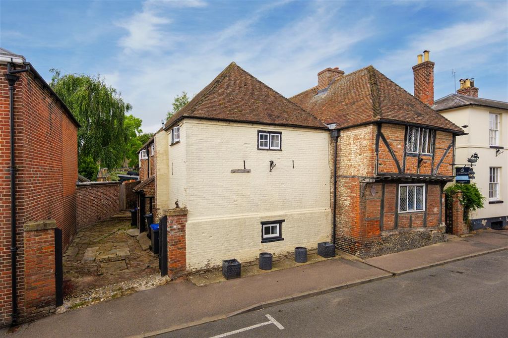 Property photo 2 of 33