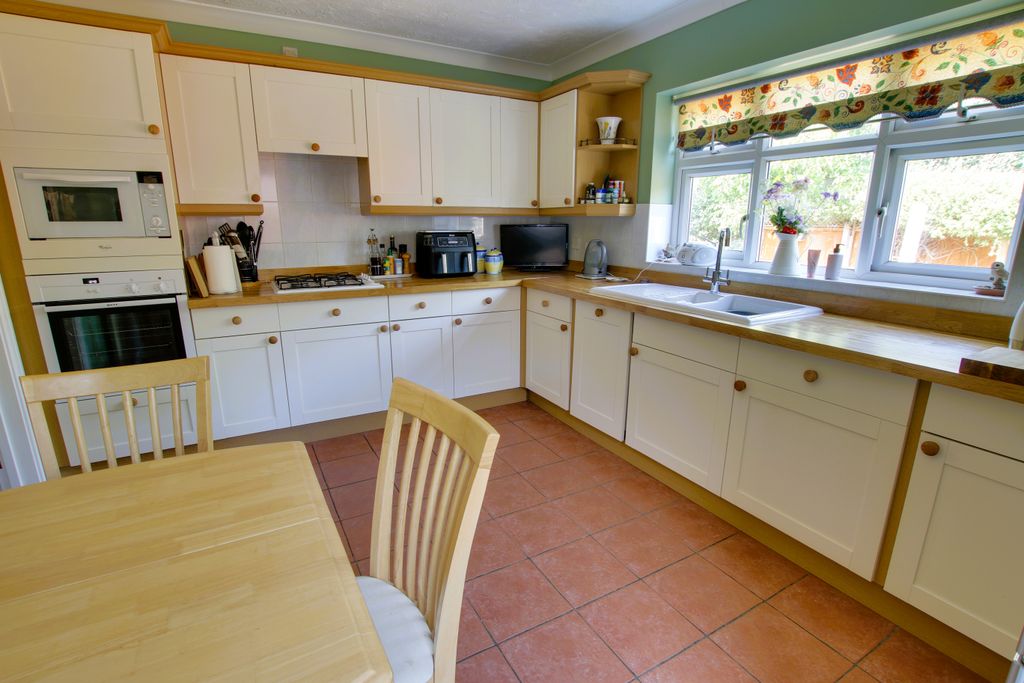 Property photo 3 of 12