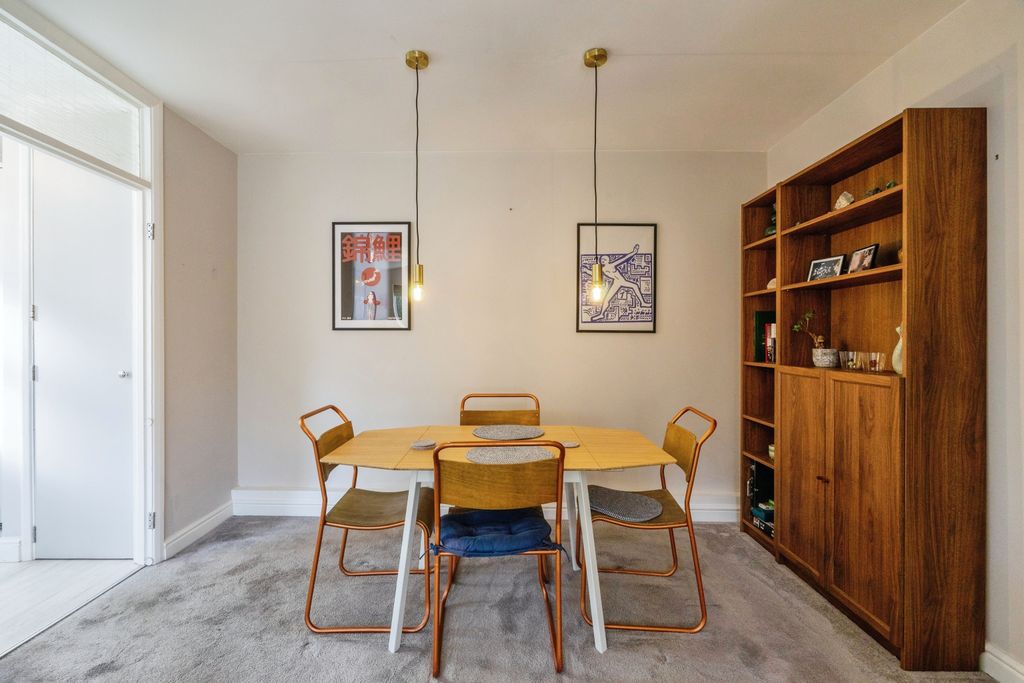 Property photo 3 of 9 Living Area