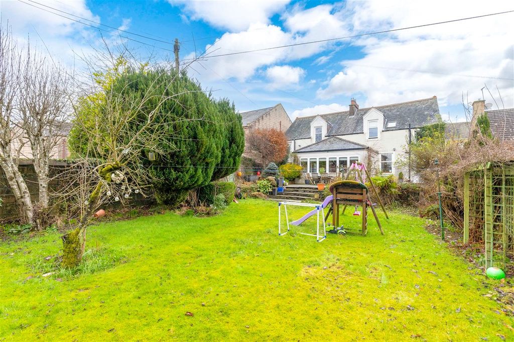 Property photo 3 of 25