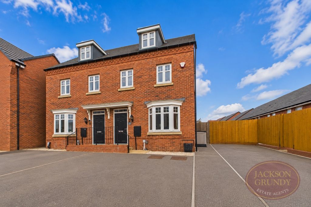 Property photo 1 of 20 Dickens Close