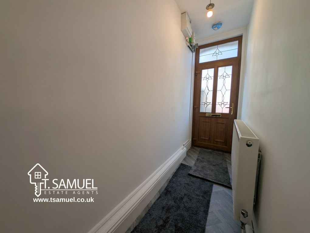 Property photo 2 of 21 Hallway