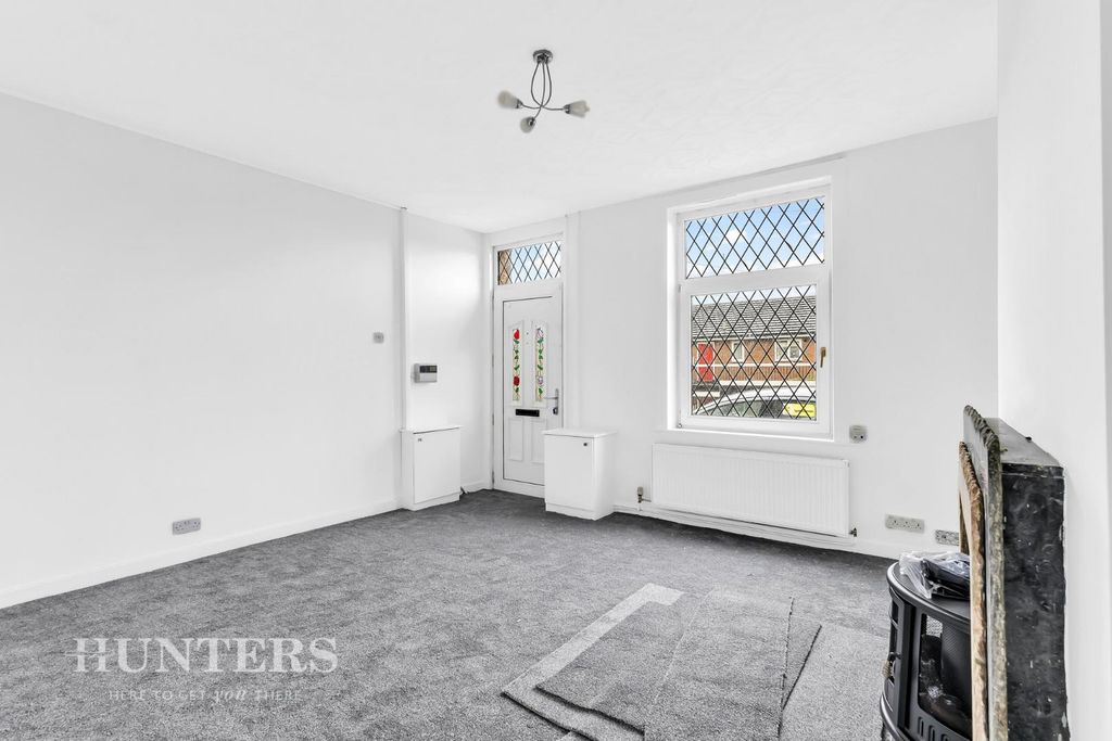 Property photo 3 of 18 Lounge