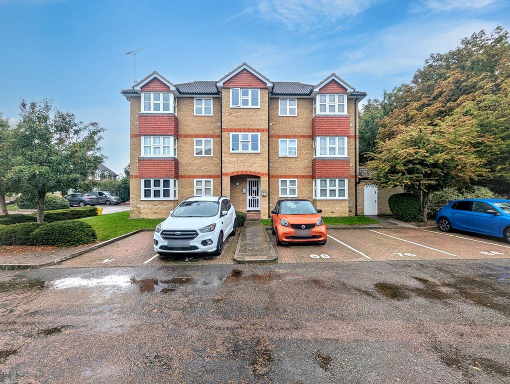 Property photo 1 of 22 84 Staffords Place, Horley, Surrey Rh6 9Gy