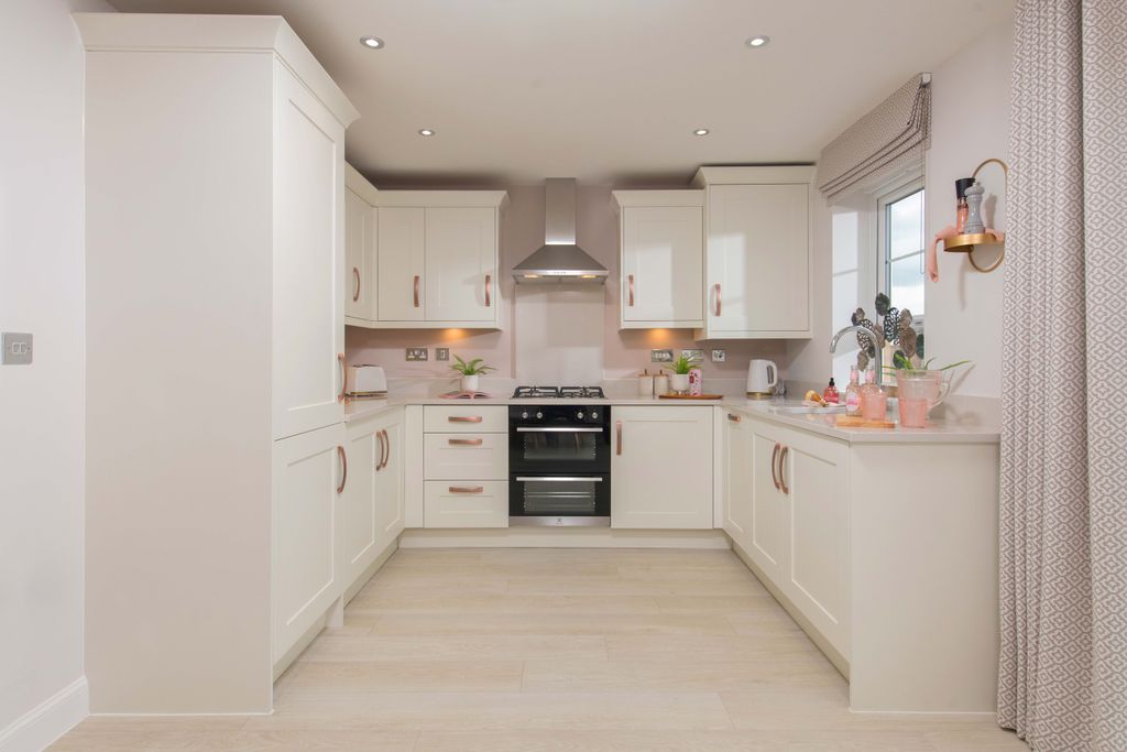 Property photo 2 of 10 Ellerton Open-Plan Kitchen