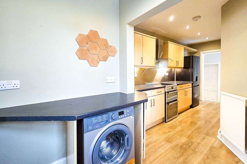 Additional image 9 of 2 bed flat for sale4 West Cliffe Grove, Harrogate HG2