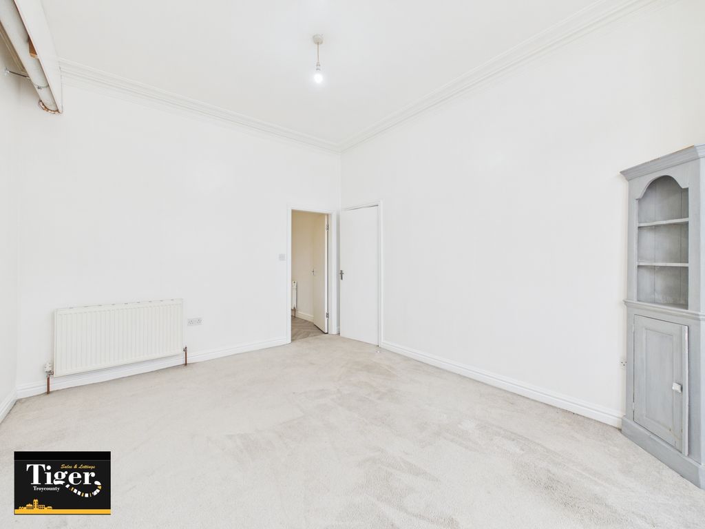 Property photo 3 of 8 Cam03440G0-Pr0697-Still002