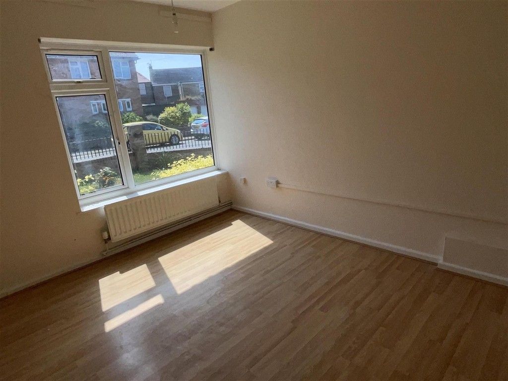 Property photo 2 of 6 Bedroom