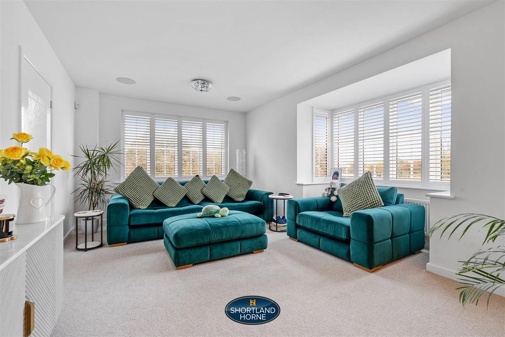 Property photo 3 of 42 26 Owen Rd (31 Of 48).Jpg