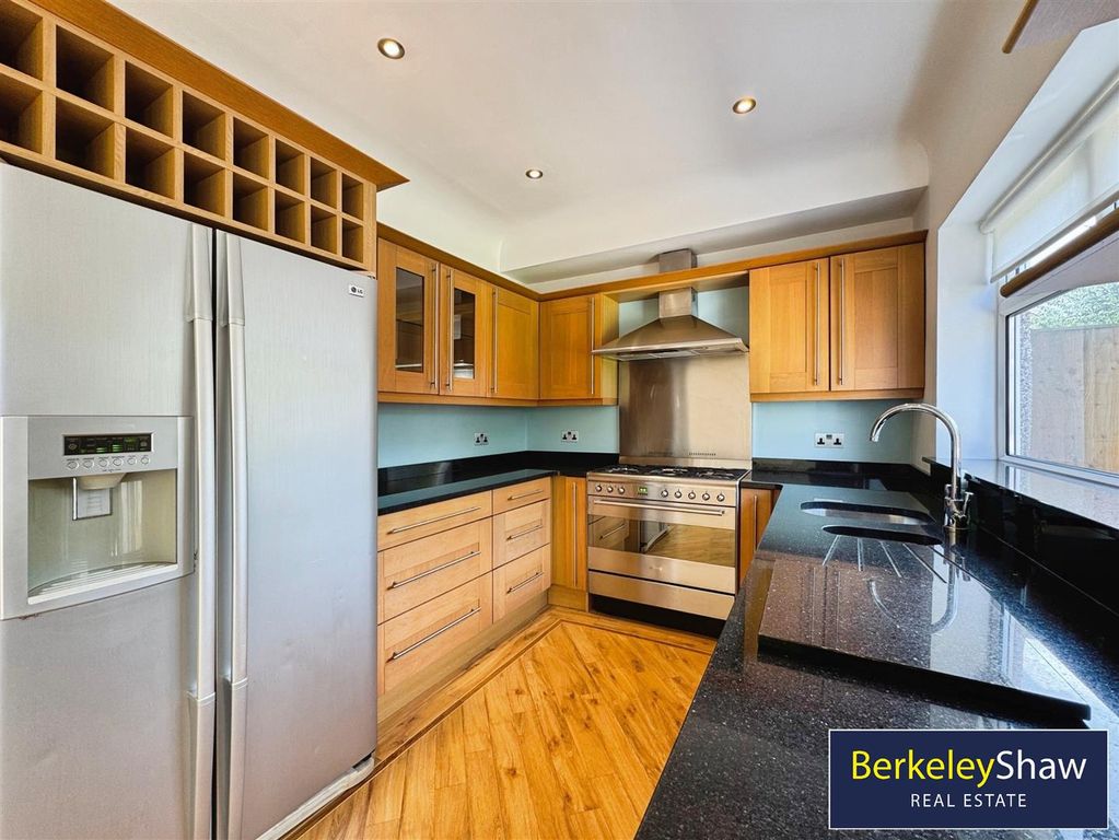 Property photo 3 of 21 Moorgate Avenue, Crosby