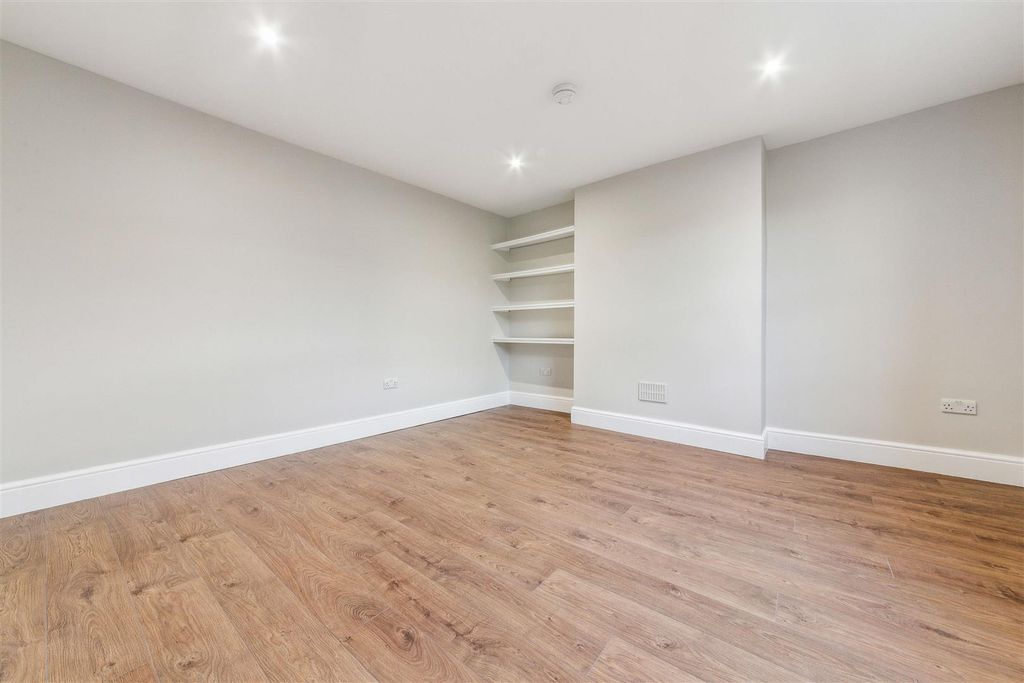 Property photo 2 of 9 11.Jpg