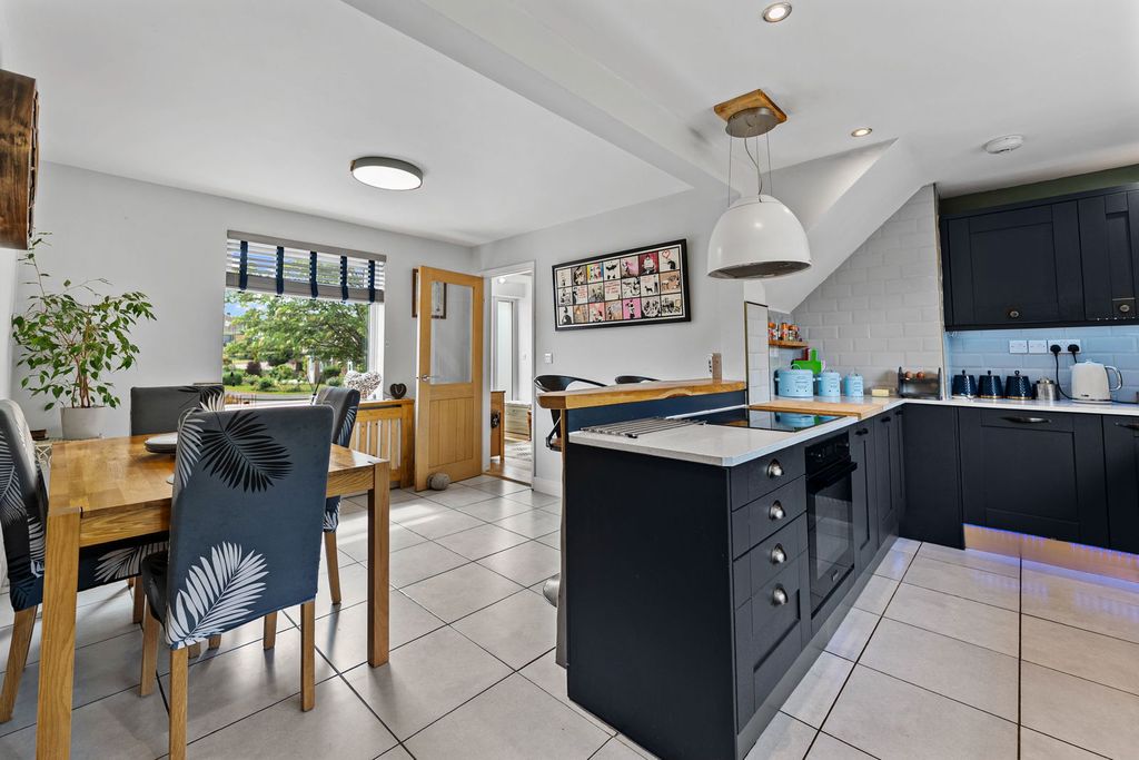 Property photo 2 of 21