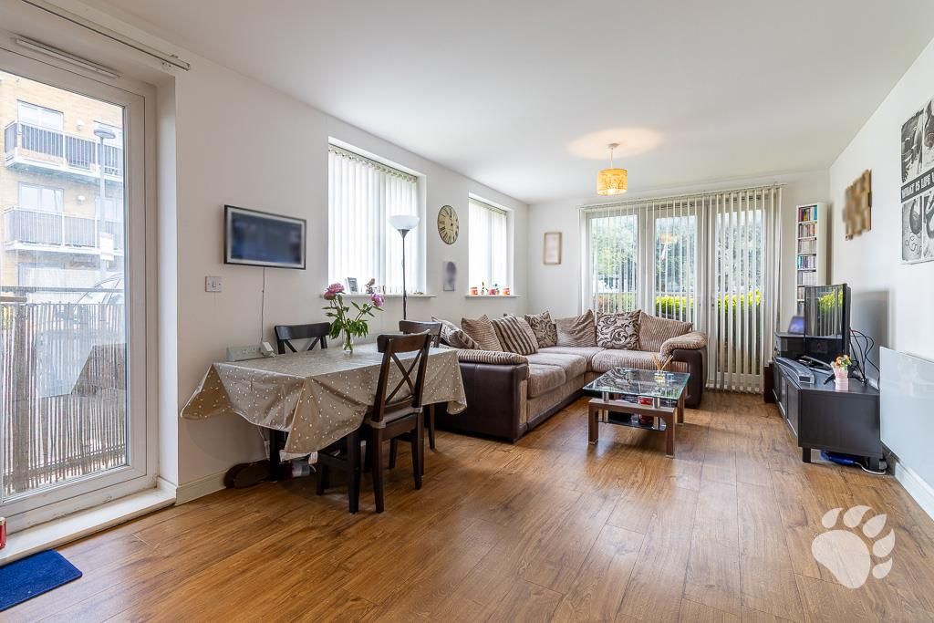 Property photo 3 of 17 Open-Plan Living Room