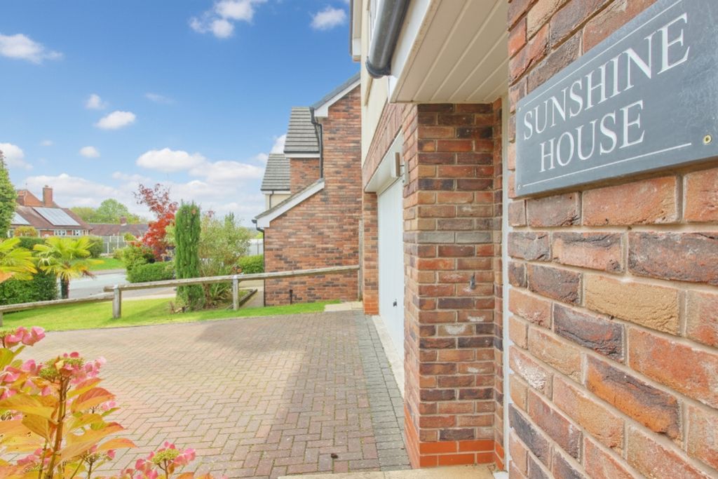 Property photo 3 of 20 Sunshine House