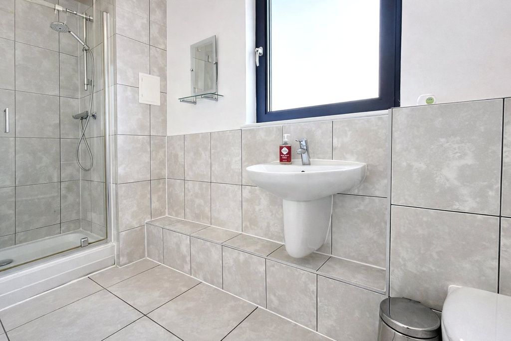 Property photo 3 of 12 Picture 3