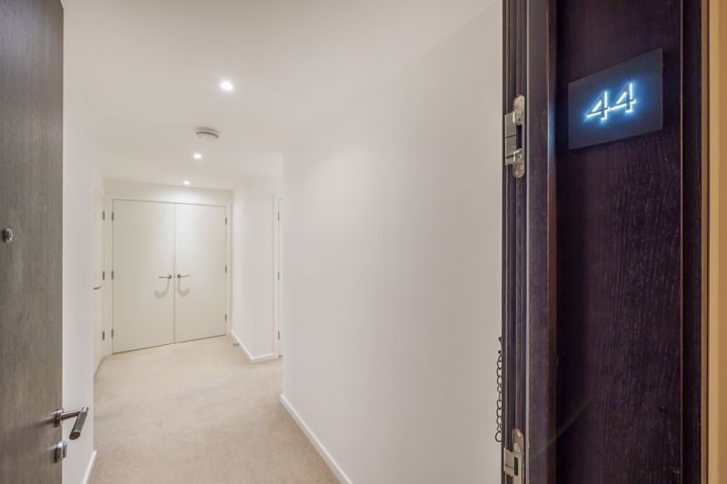 Property photo 2 of 14 Entrance