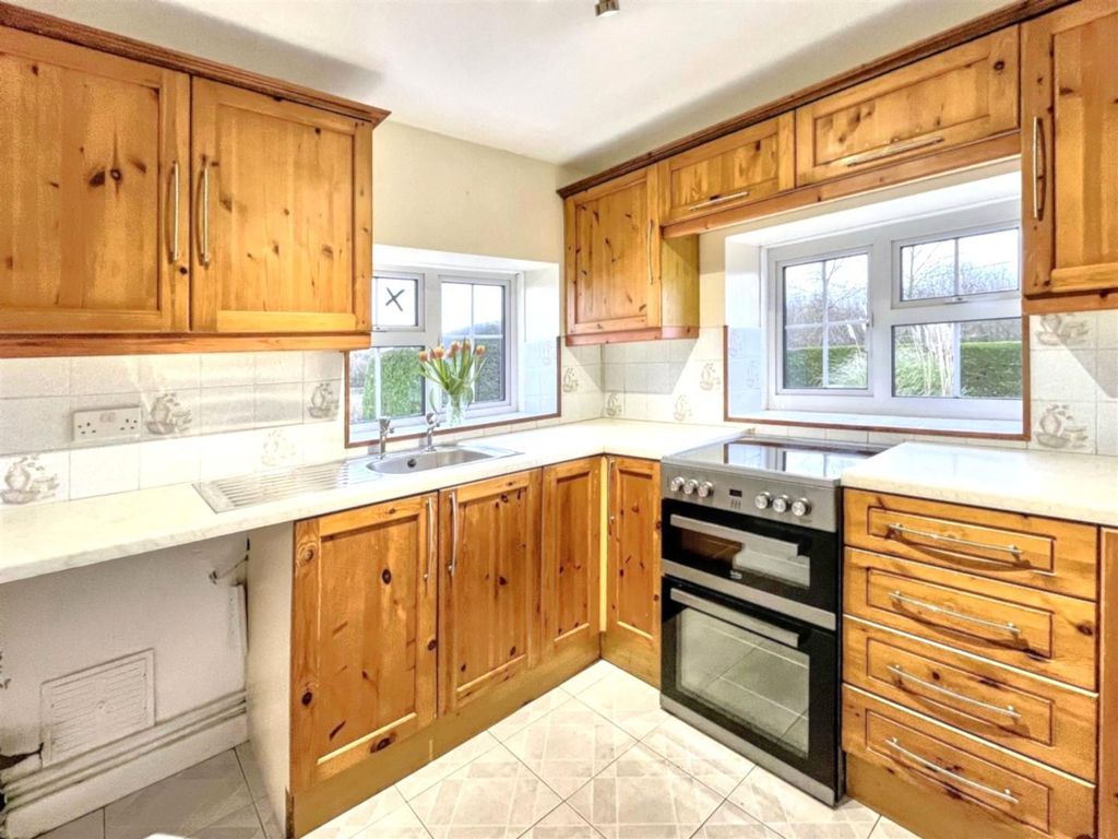 Property photo 2 of 9 Kitchen