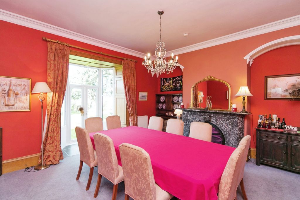 Property photo 3 of 55 Dining Room