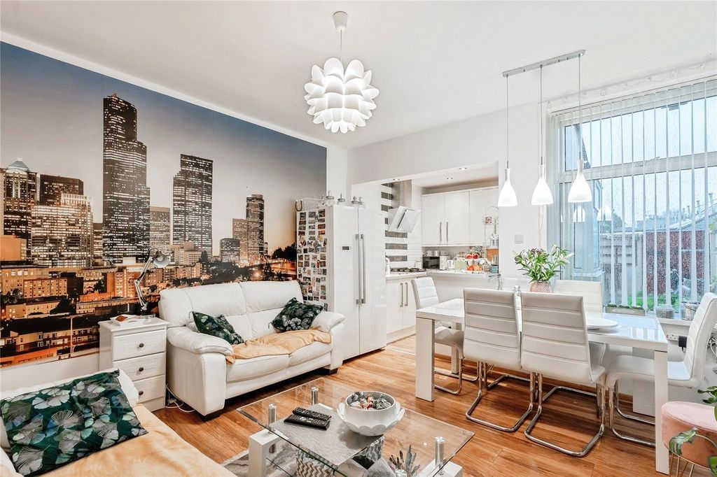 Property photo 2 of 16 Picture No. 17