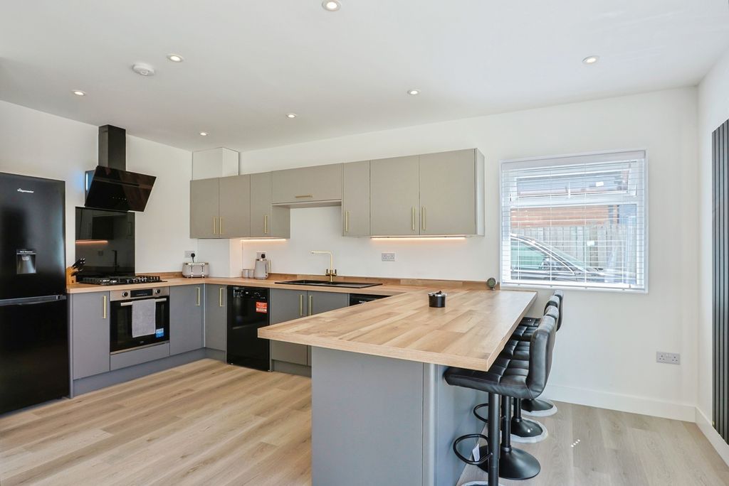 Property photo 2 of 14 Pbox-Img.Jpg