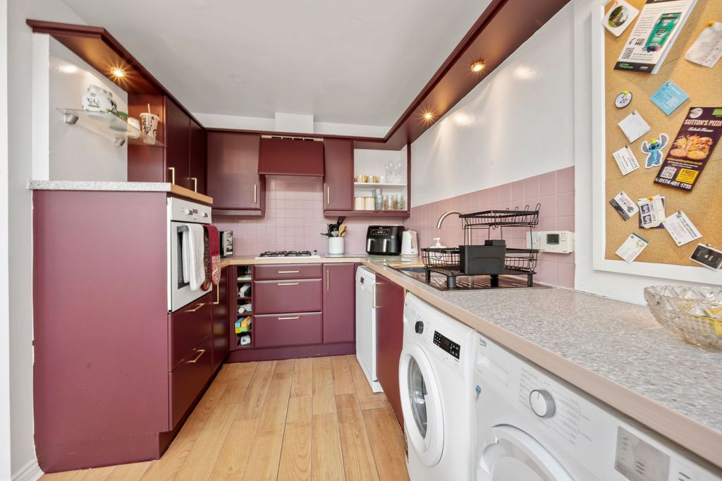Property photo 3 of 41