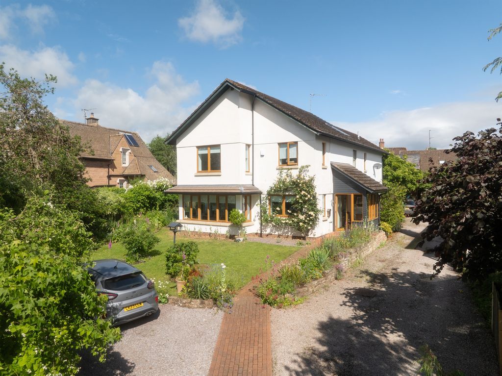 Property photo 1 of 32