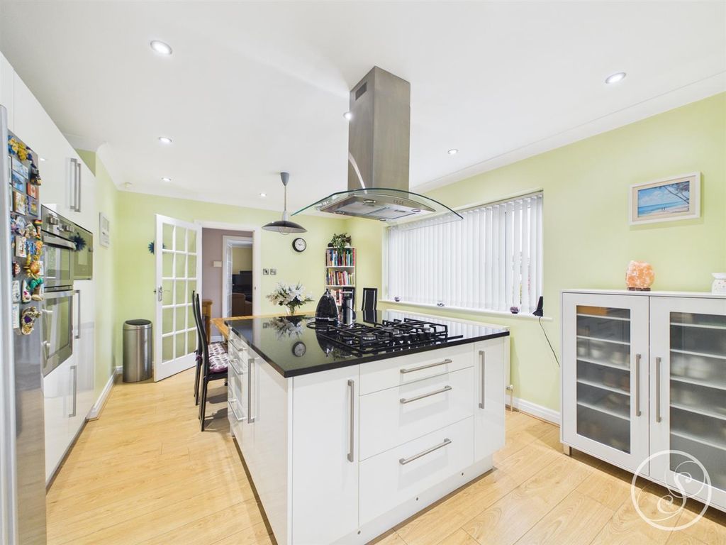 Property photo 2 of 24 Kitchen/Diner