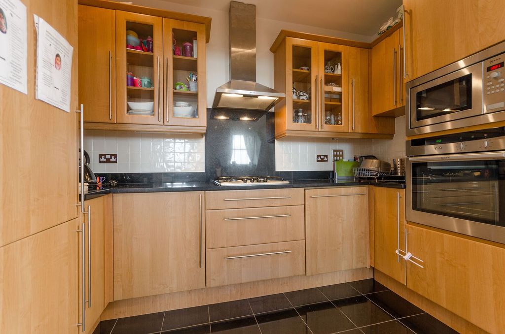 Property photo 3 of 8
