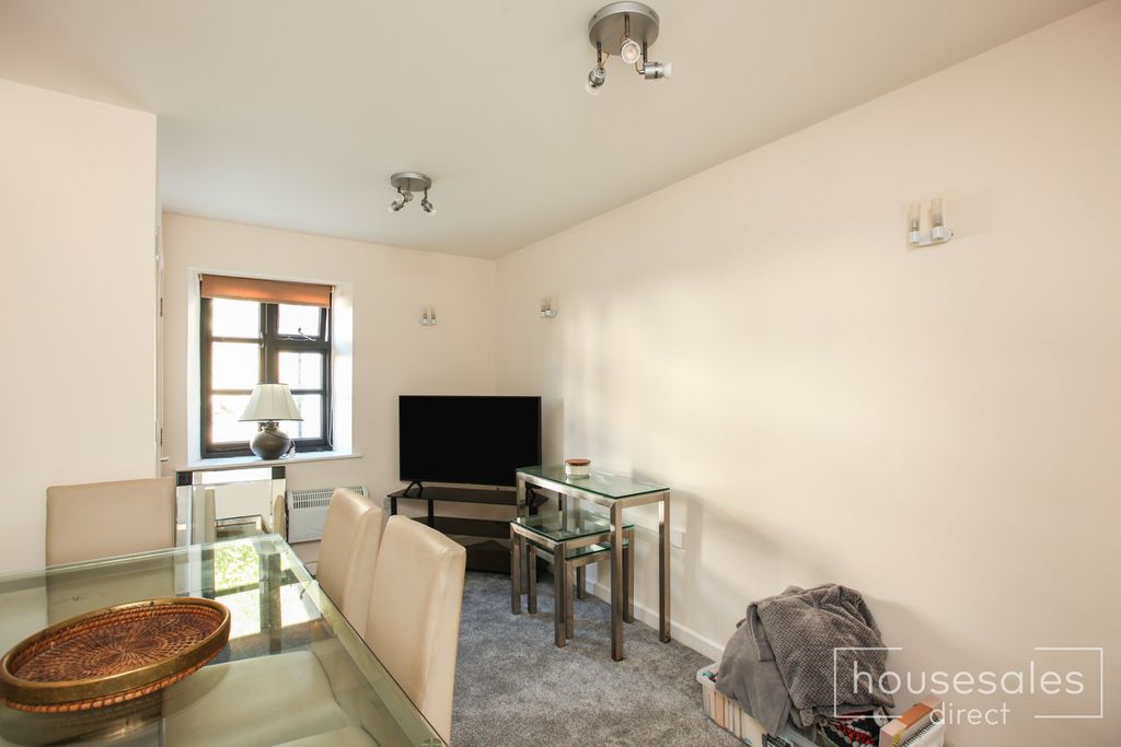 Property photo 3 of 8