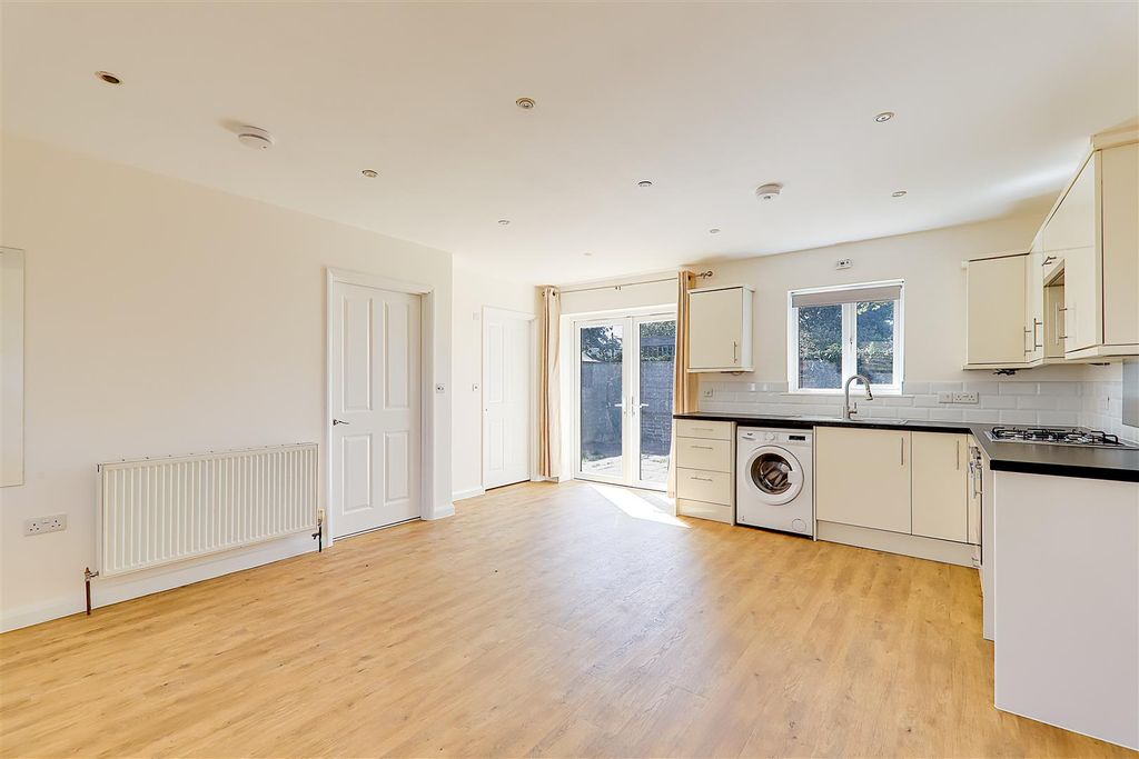 Property photo 2 of 9 Img_0424-Img_0426.Jpg
