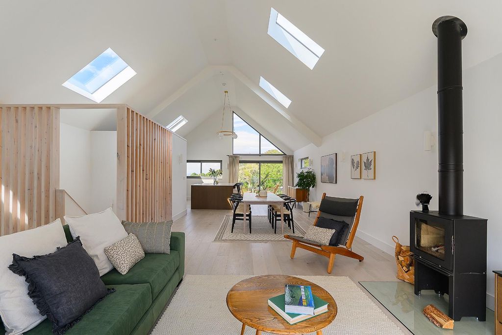Property photo 3 of 51 4T7Acn - Reception Room Y.Jpg