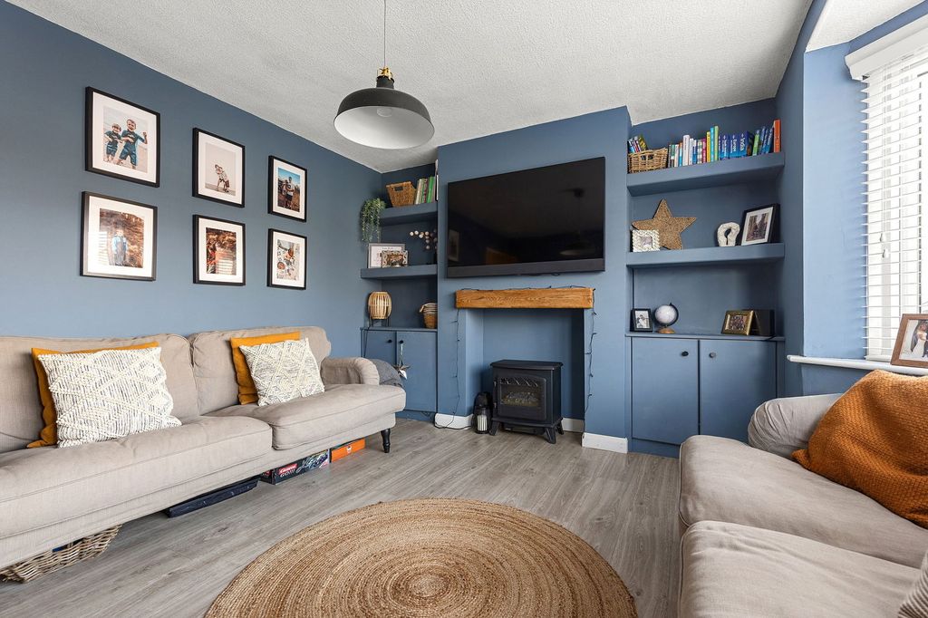 Property photo 2 of 23