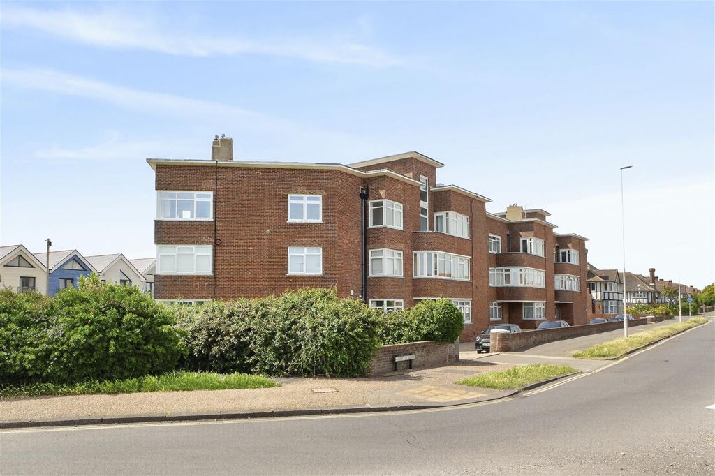 Property photo 1 of 23 2 Gloucester Court Final-3.Jpg