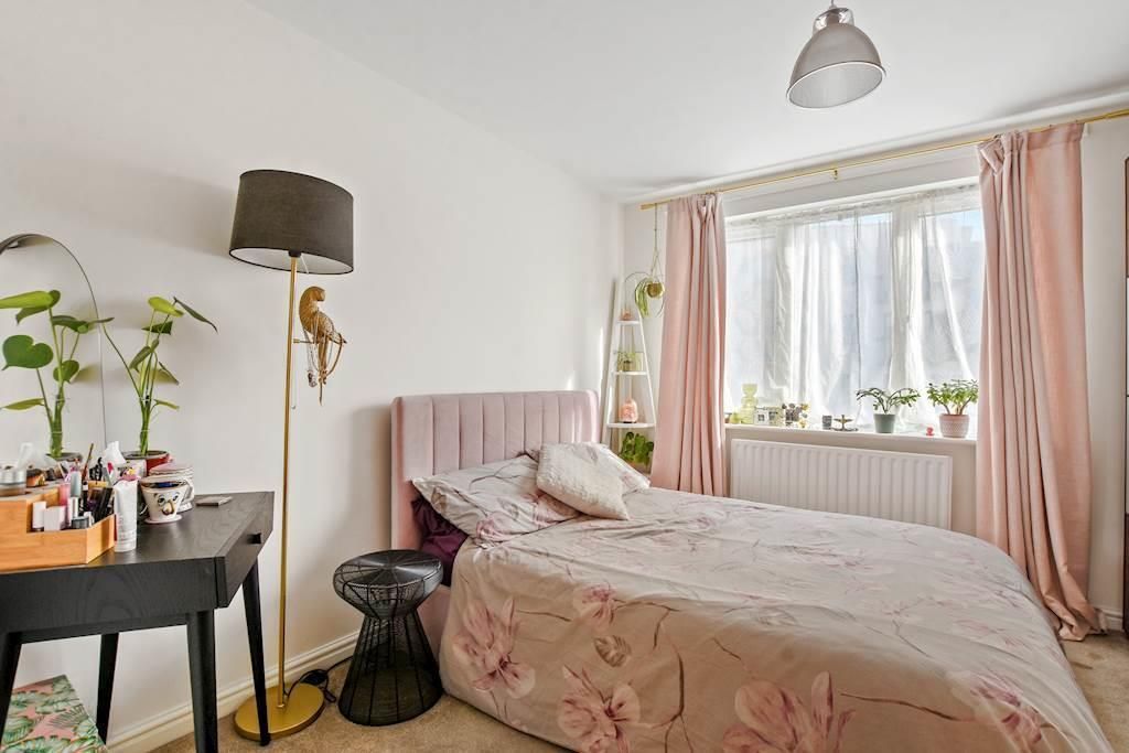 Property photo 3 of 9 5 Bedroom.Jpeg